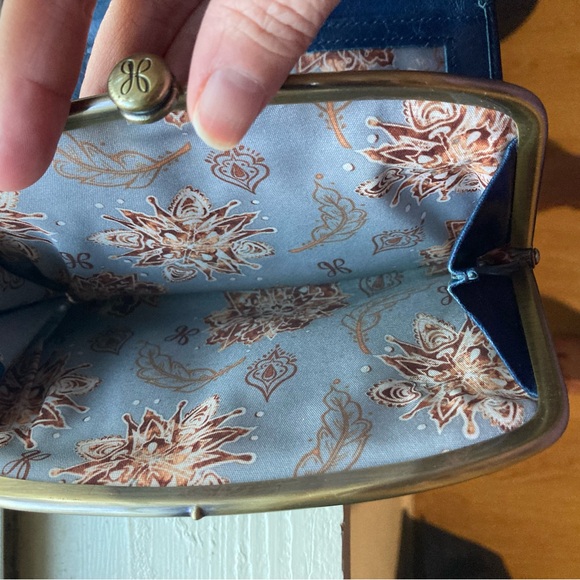 HOBO International navy wallet - Picture 3 of 5